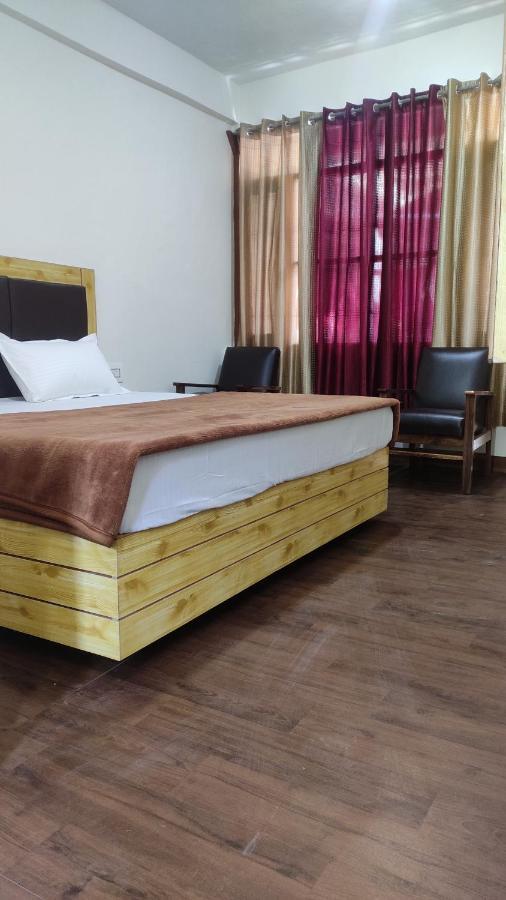 The Prasher Lodge Mall Road Manali Eksteriør billede