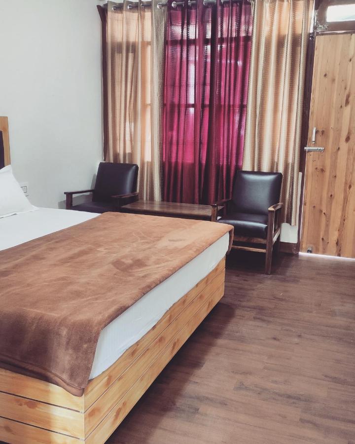 The Prasher Lodge Mall Road Manali Eksteriør billede