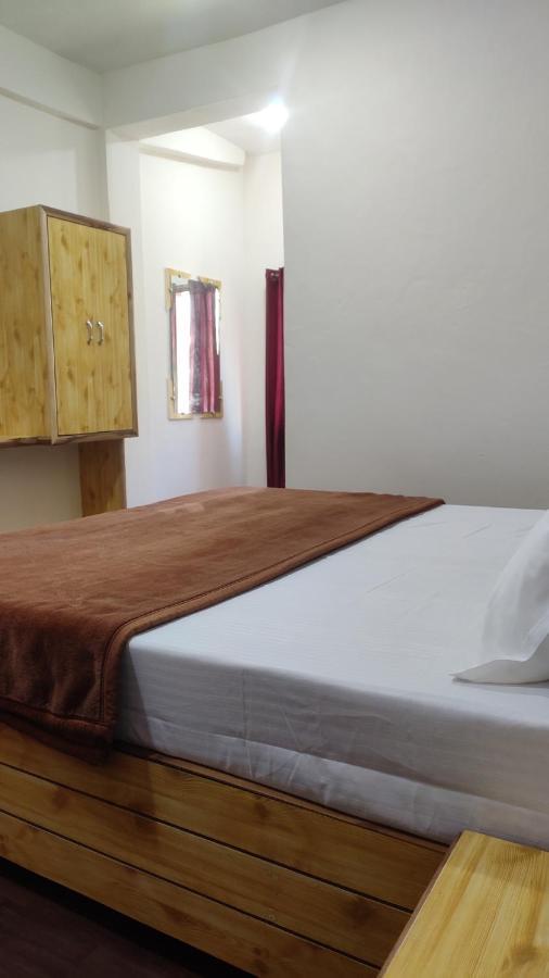 The Prasher Lodge Mall Road Manali Eksteriør billede