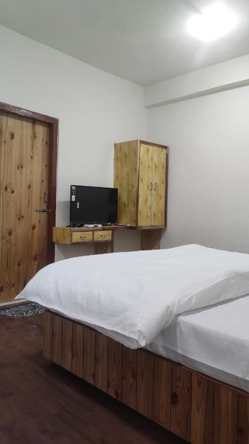 The Prasher Lodge Mall Road Manali Eksteriør billede