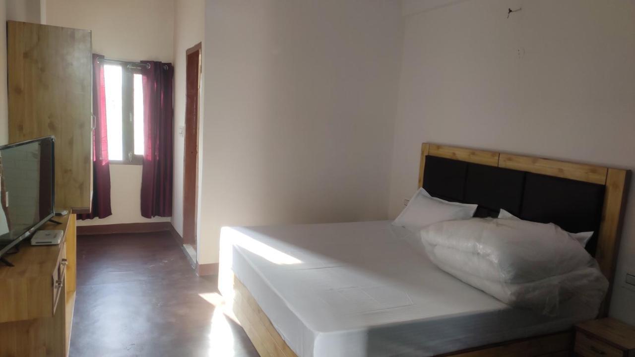 The Prasher Lodge Mall Road Manali Eksteriør billede