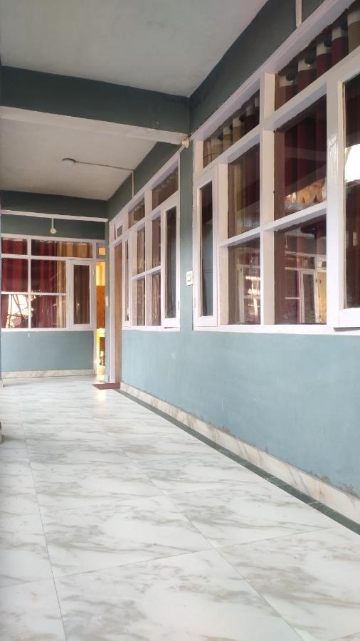 The Prasher Lodge Mall Road Manali Eksteriør billede