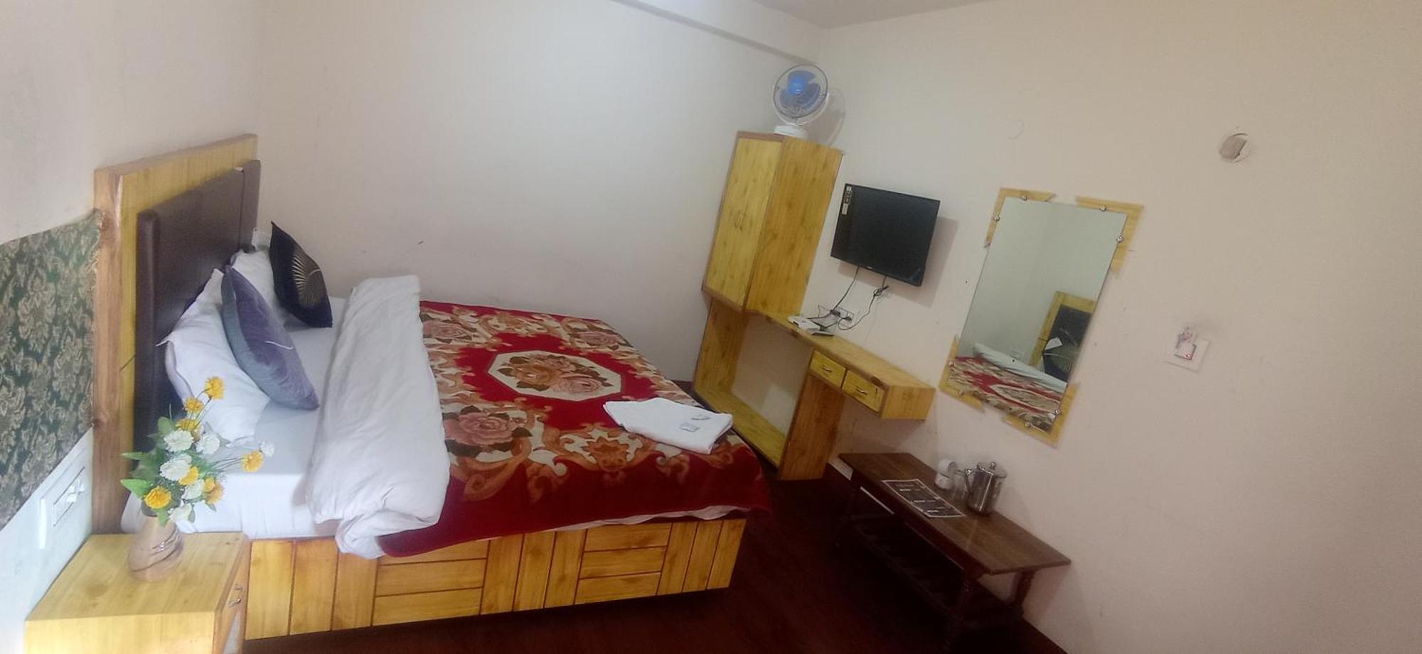 The Prasher Lodge Mall Road Manali Eksteriør billede
