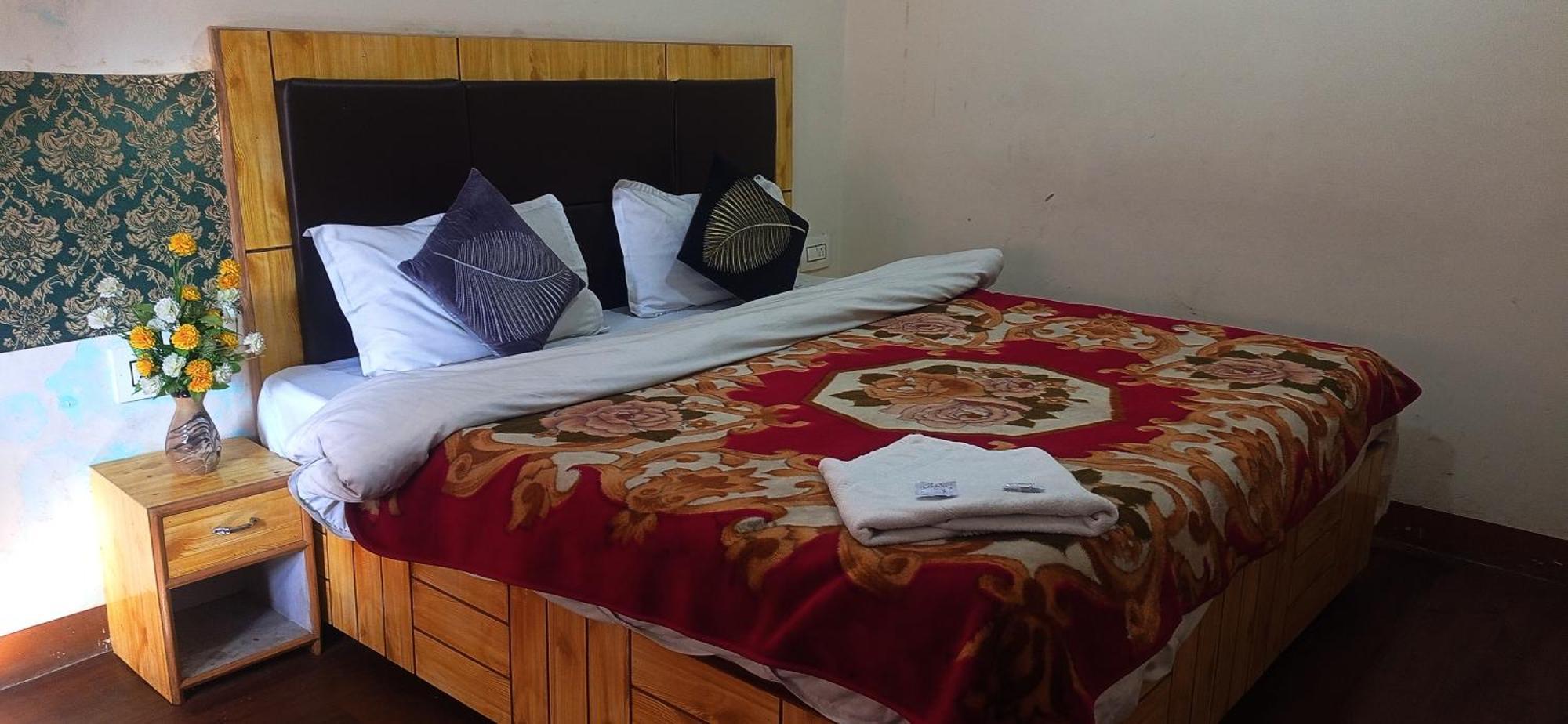 The Prasher Lodge Mall Road Manali Eksteriør billede