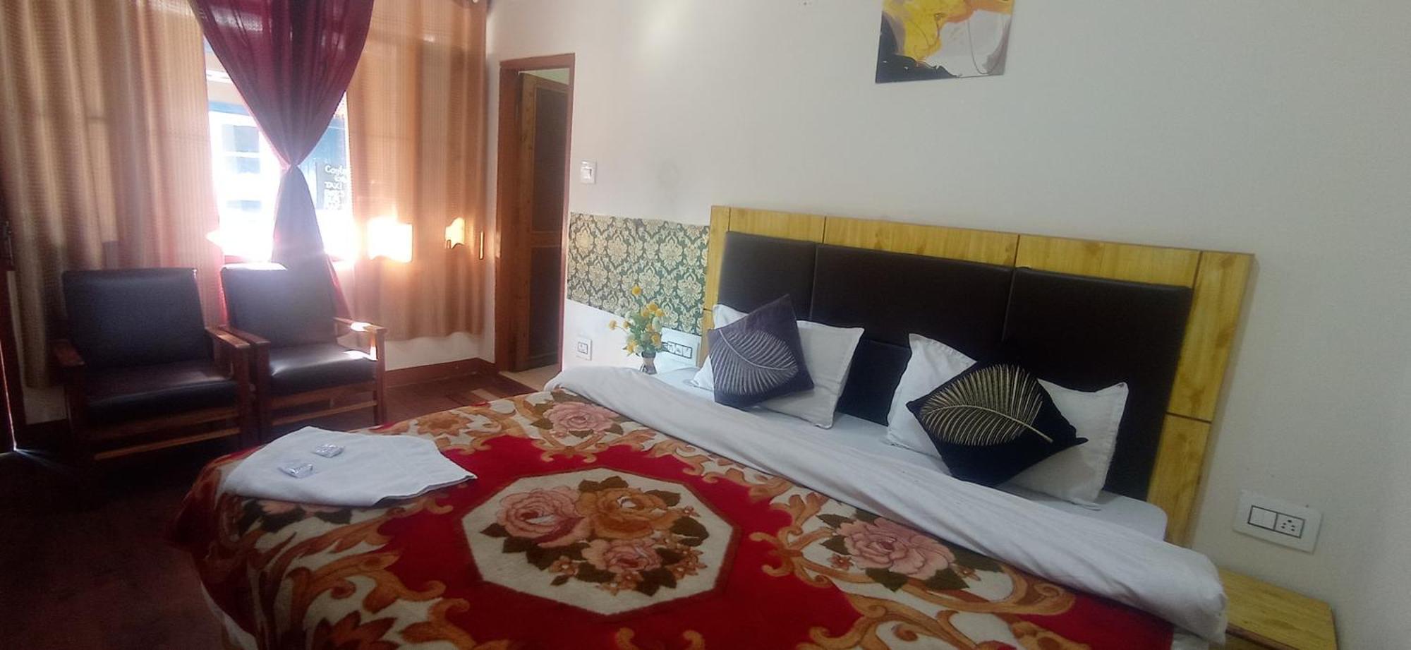 The Prasher Lodge Mall Road Manali Eksteriør billede
