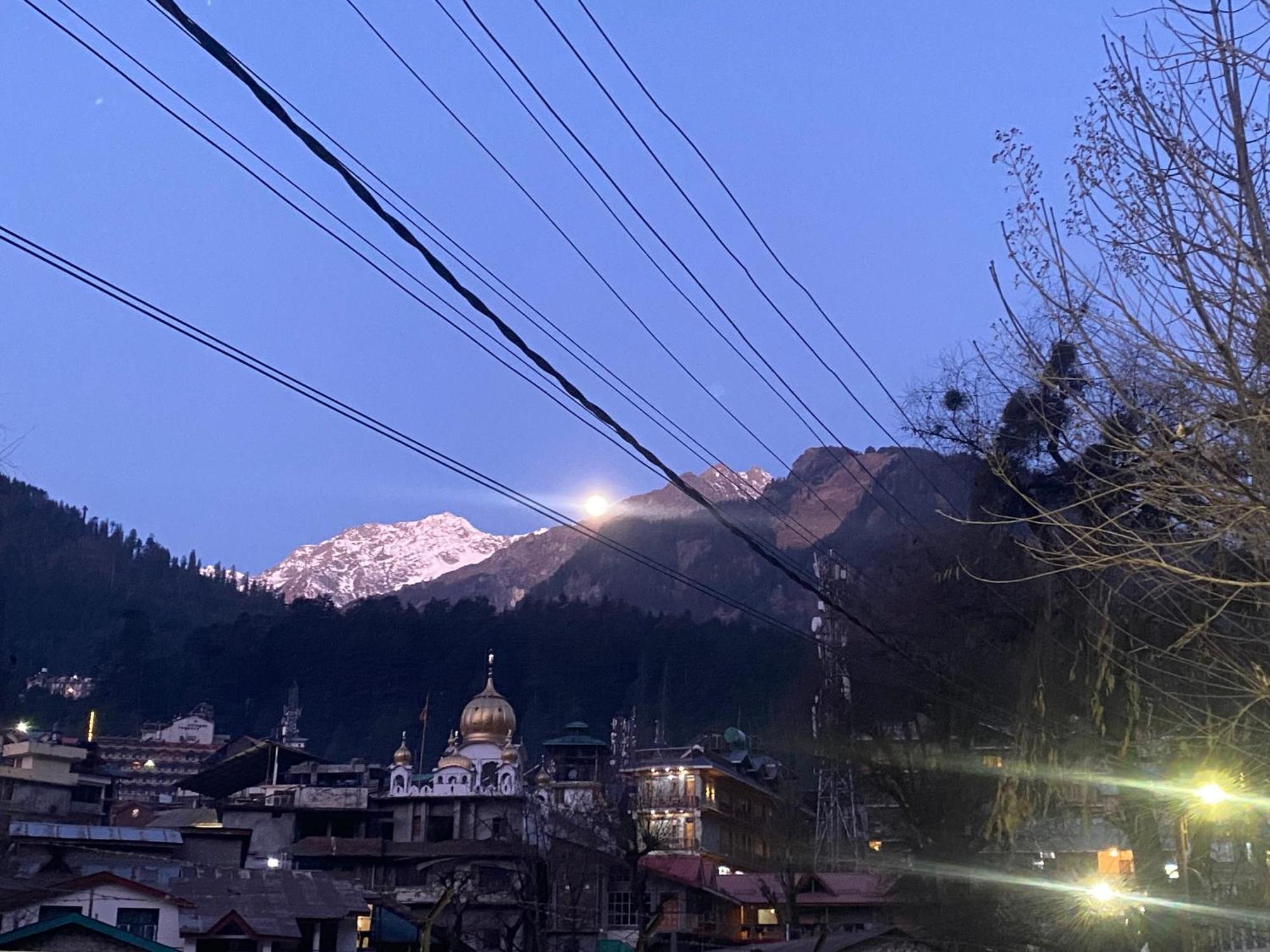The Prasher Lodge Mall Road Manali Eksteriør billede