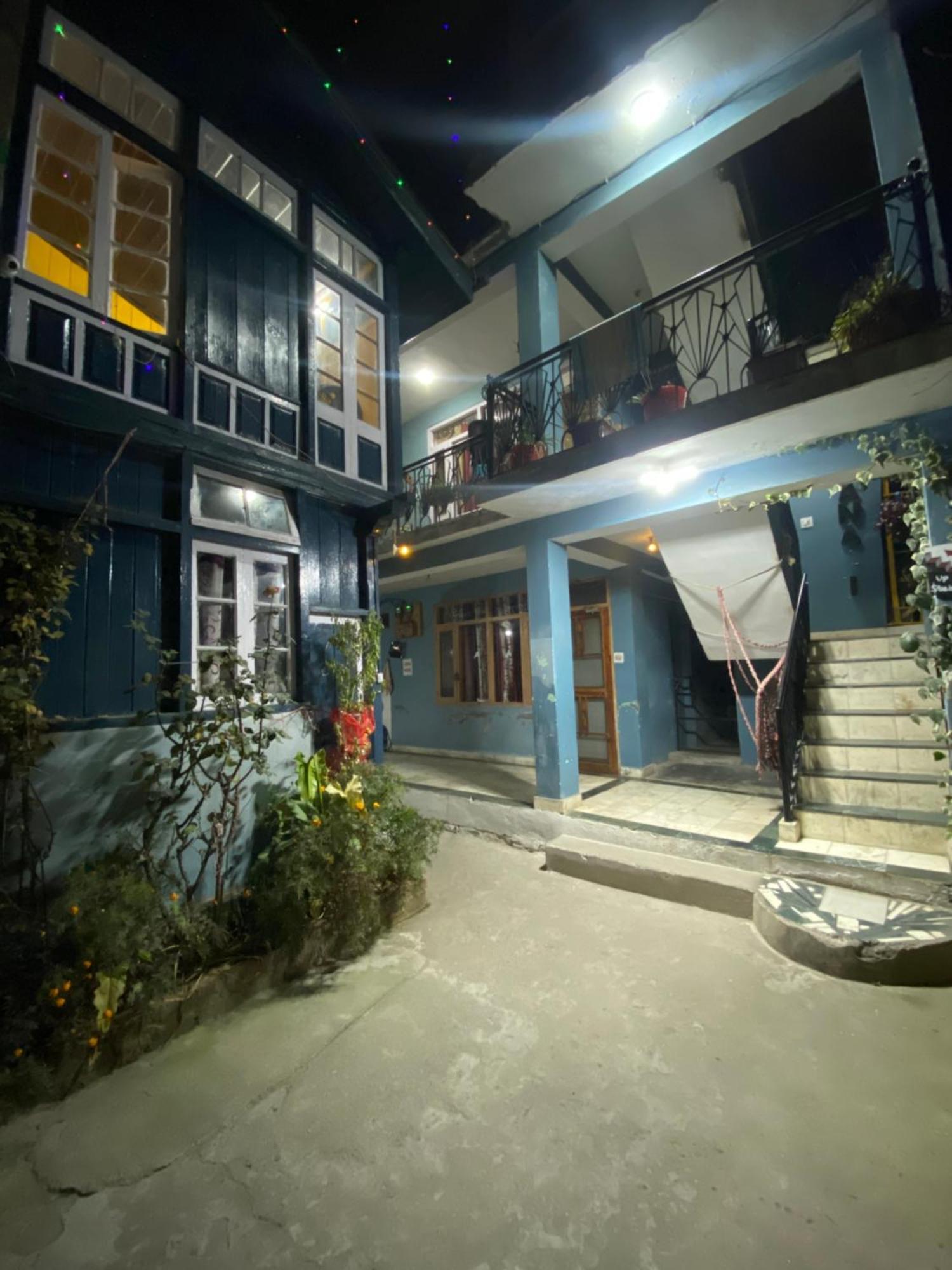 The Prasher Lodge Mall Road Manali Eksteriør billede