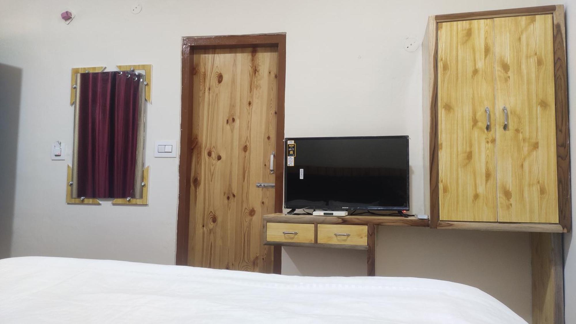 The Prasher Lodge Mall Road Manali Eksteriør billede