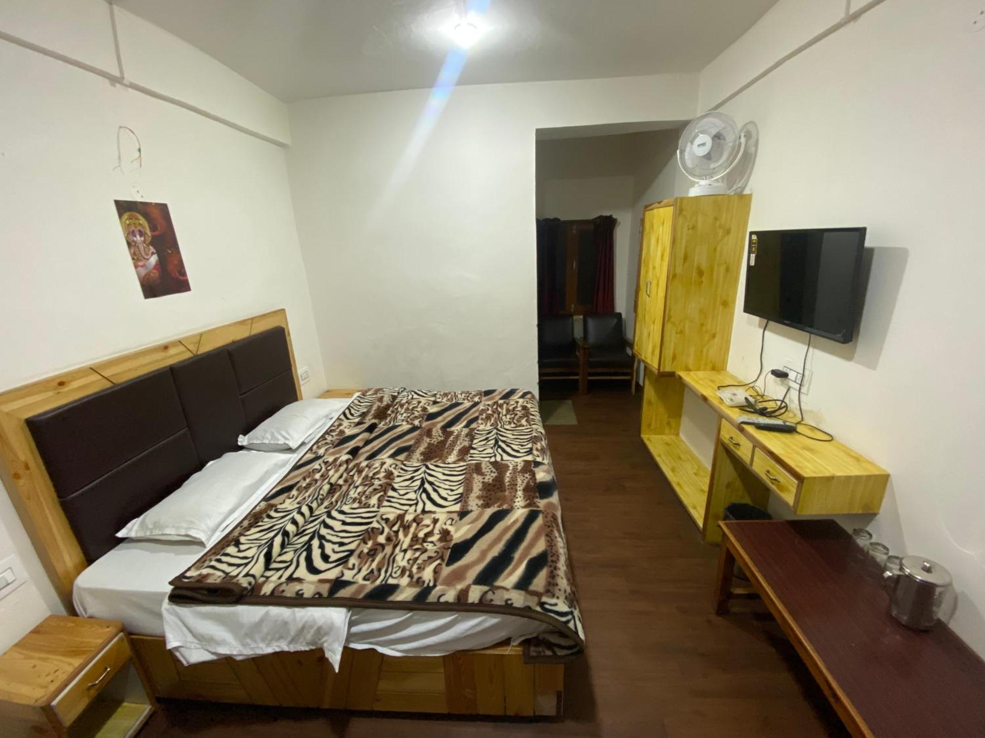 The Prasher Lodge Mall Road Manali Eksteriør billede