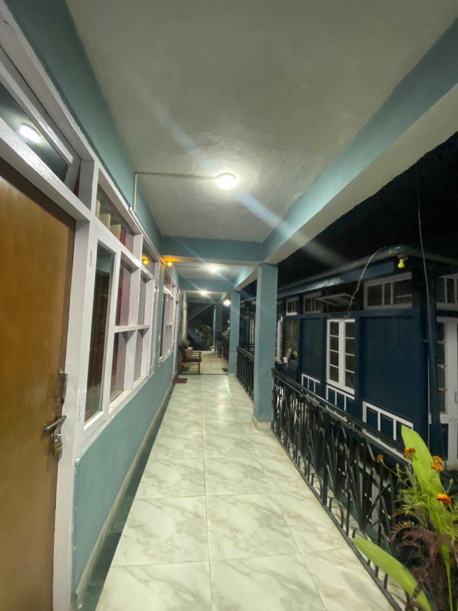 The Prasher Lodge Mall Road Manali Eksteriør billede